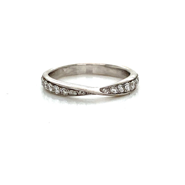 One Row Pinch Pave Wedder